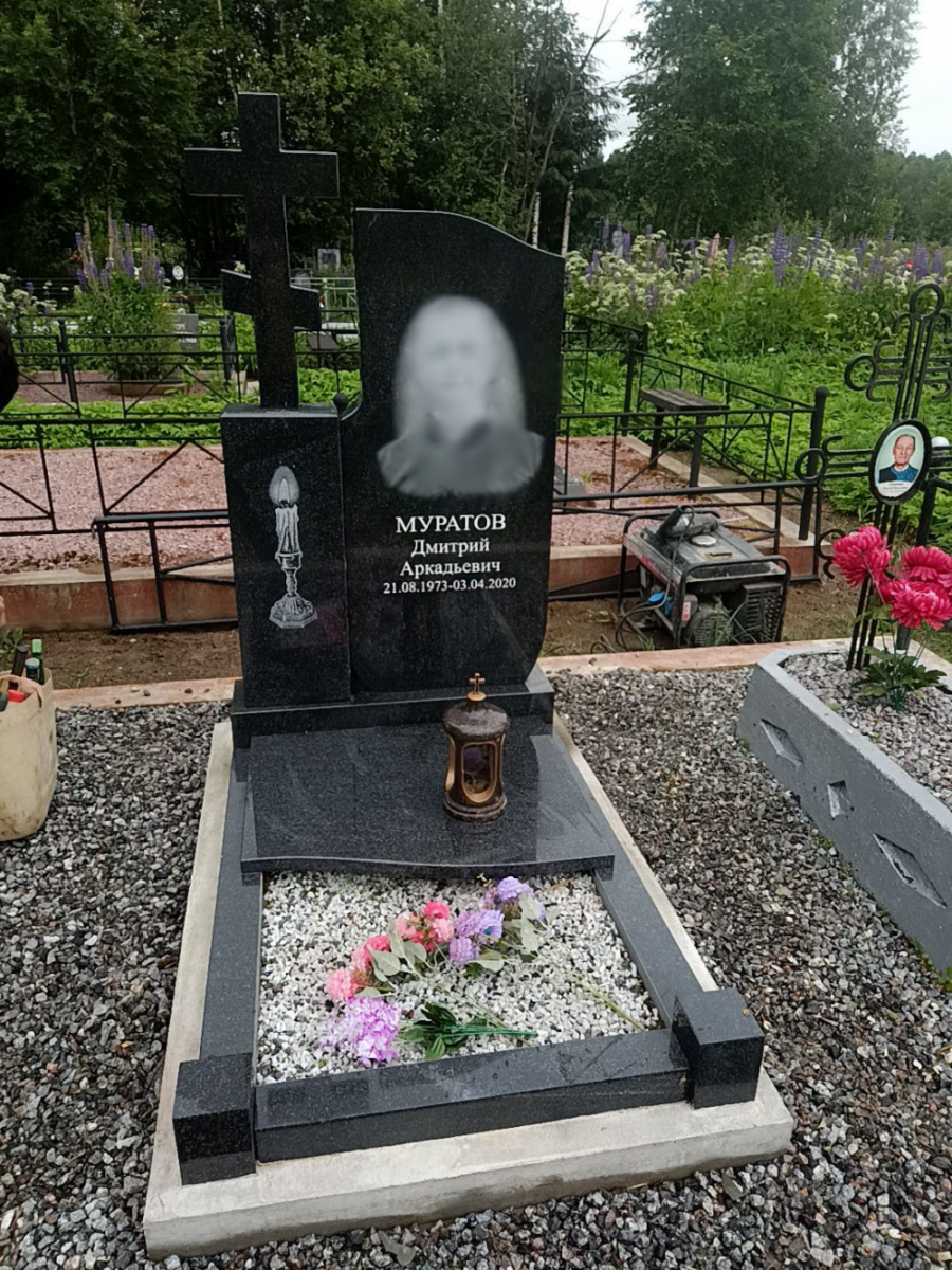 Nadgrobie-na-kladbishche